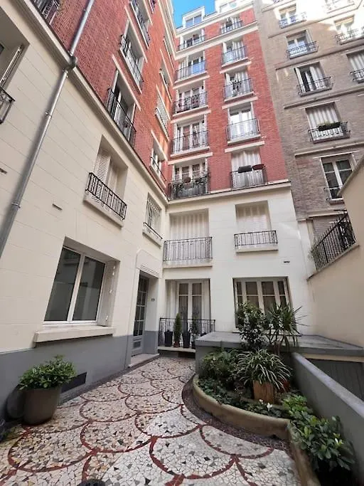 Appartement Moderne Paris Montmartre 2 A 4P Apartment
